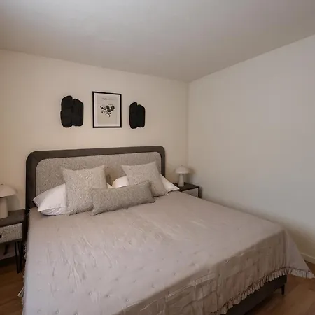 Alberti Platz דירה *